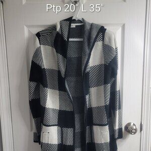 #435 Suzy Shier Plaid Cardigan sz M